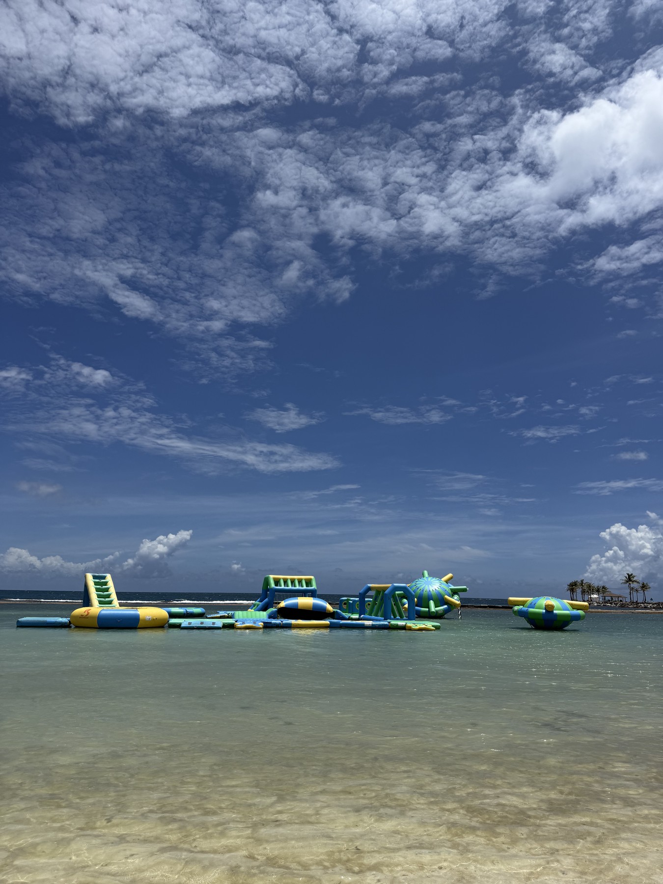 Aqua Park flotante en laguna